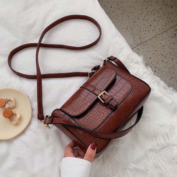 One-shoulder crossbody saddle bag