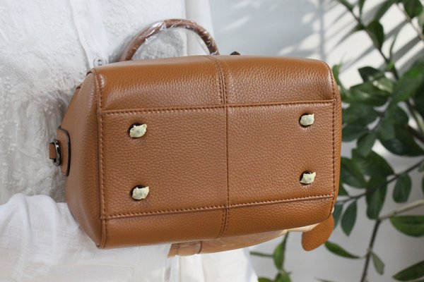 Leather retro art shoulder bag